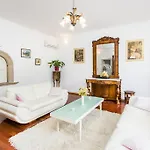 Daire Marini Dvori - With Free Parking