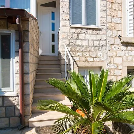 Apartment Marini Dvori *