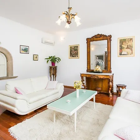 Apartment Marini Dvori - With Free Parking